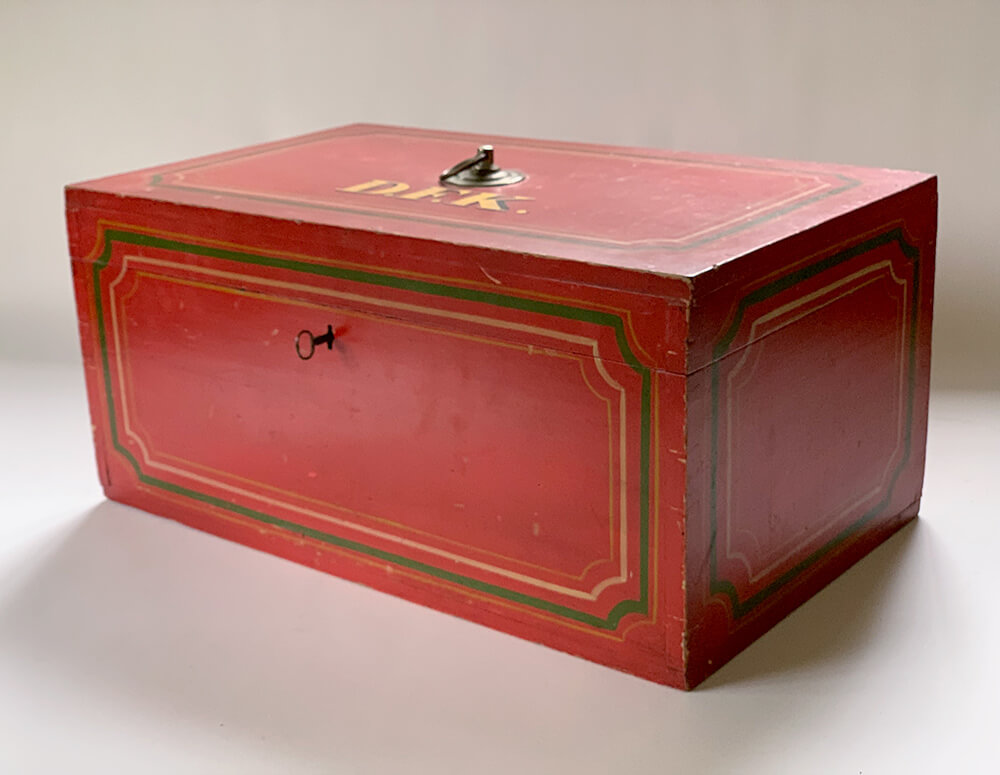 early american antique new england pine storage box in original lipstick red paint decoration